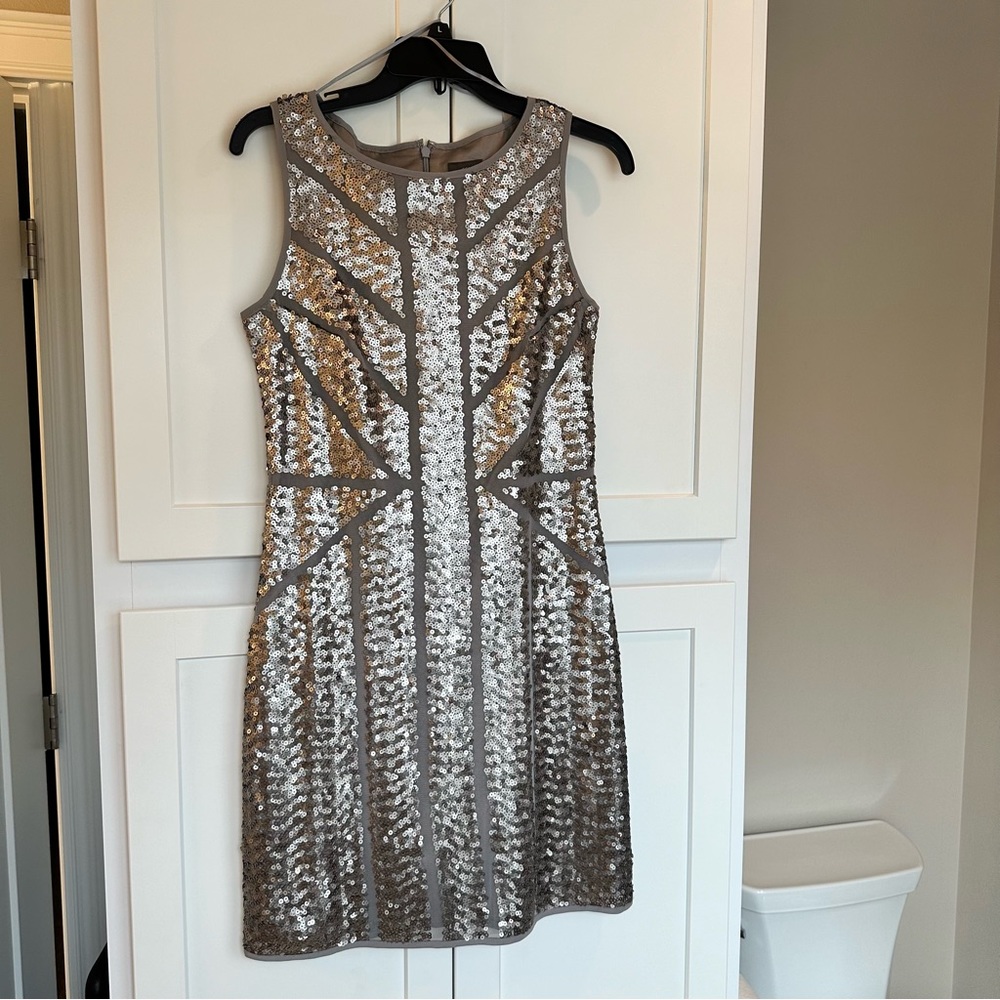 Vince Camino size 6 sequin gray dress